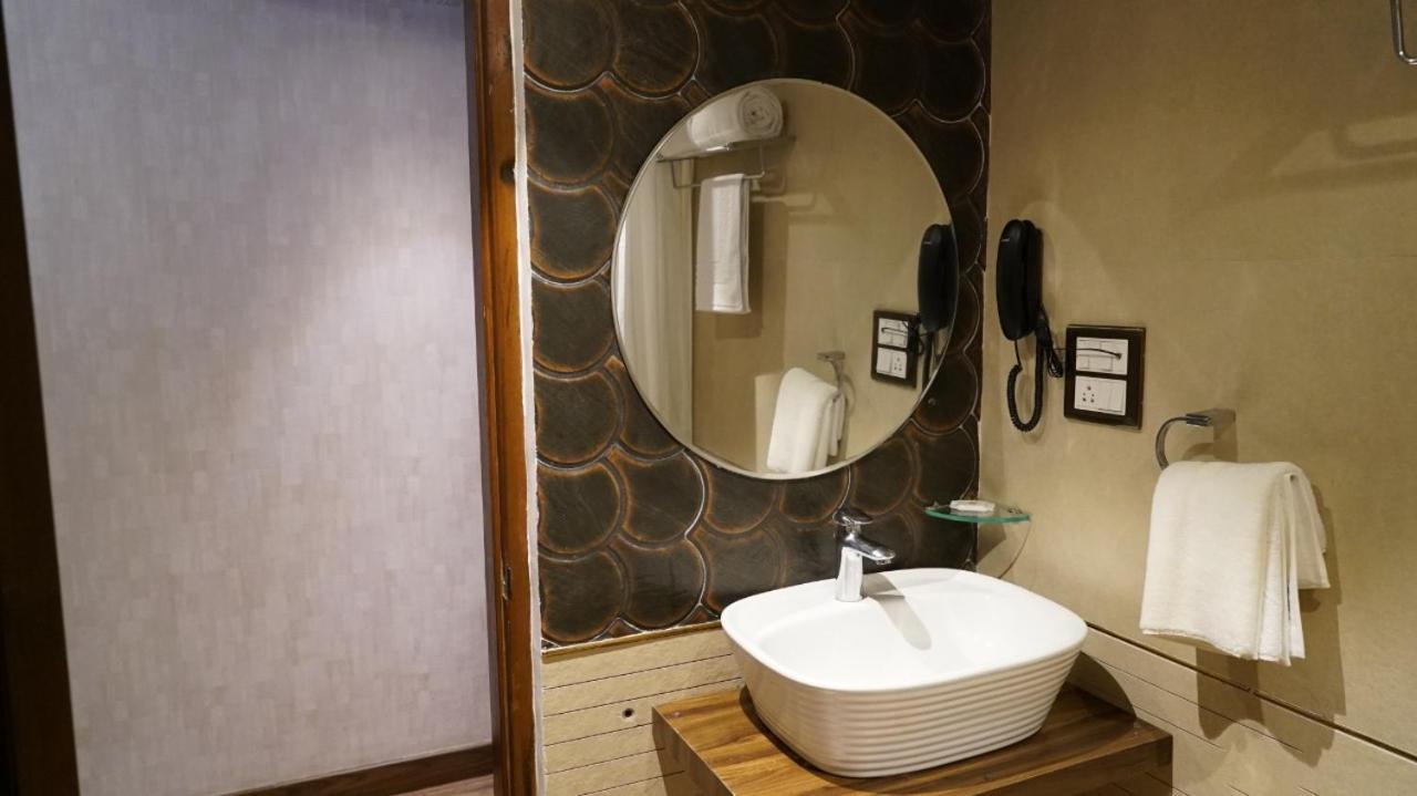 Hotel Sukh Mehal Jalandhar Eksteriør bilde