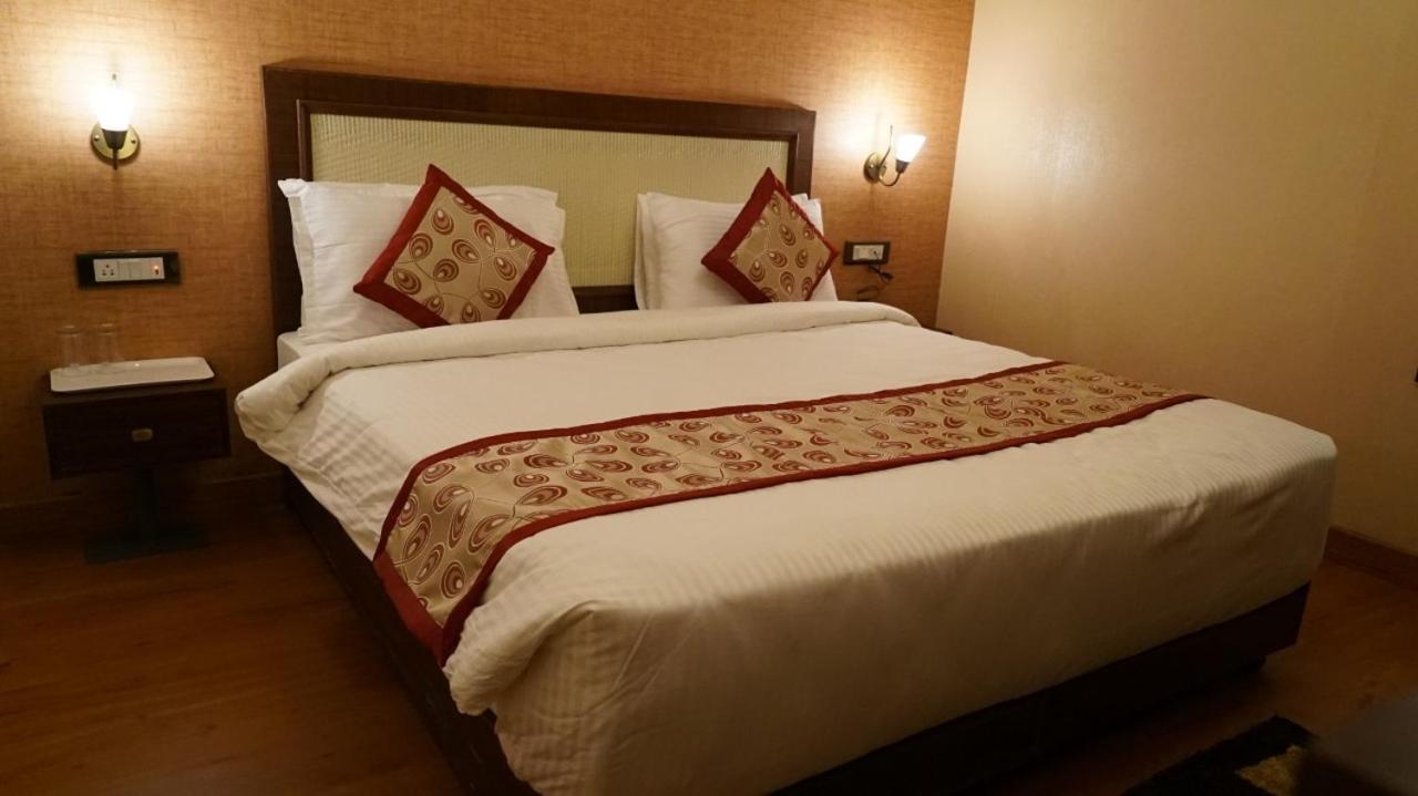 Hotel Sukh Mehal Jalandhar Eksteriør bilde